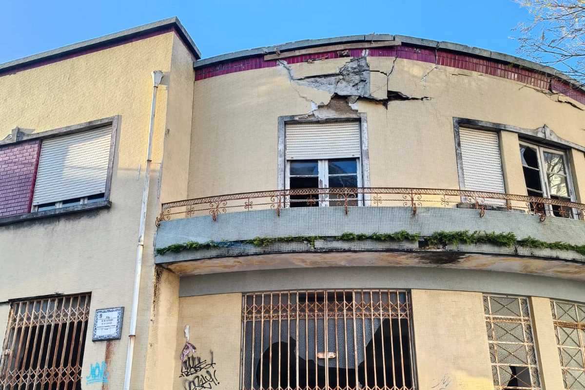 Ricardo Almeida denuncia risco de queda de fachada em Assembleia Municipal - Partido Chega | São João da Madeira